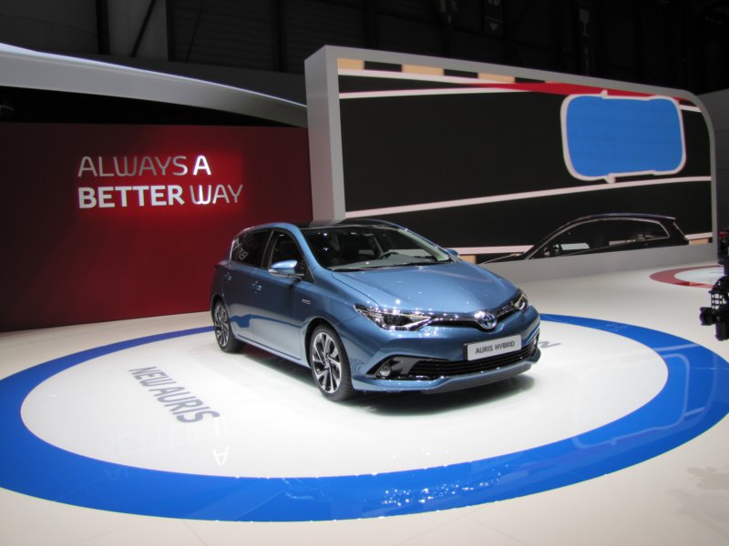 toyotaauris28.jpg