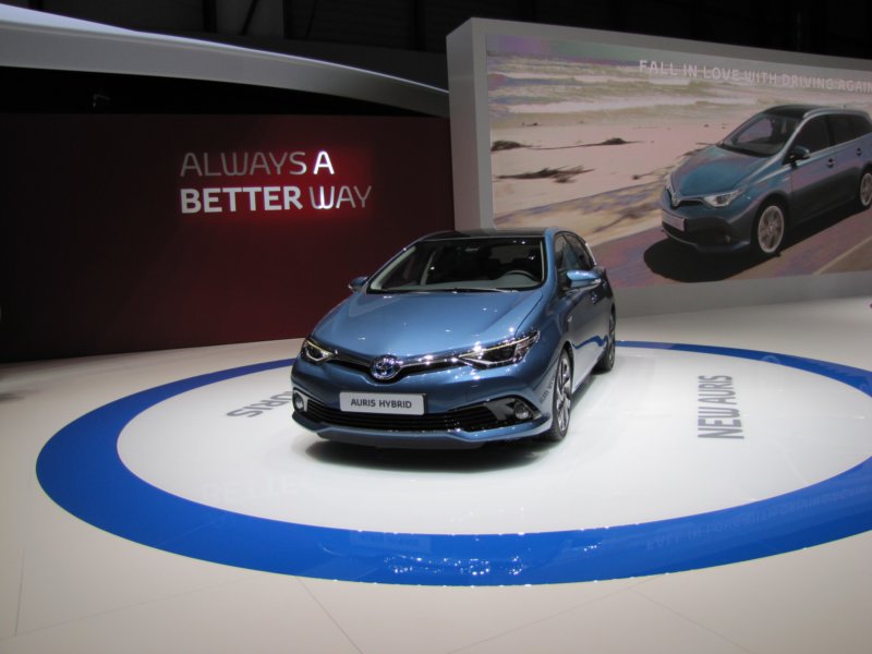 toyotaauris3.jpg