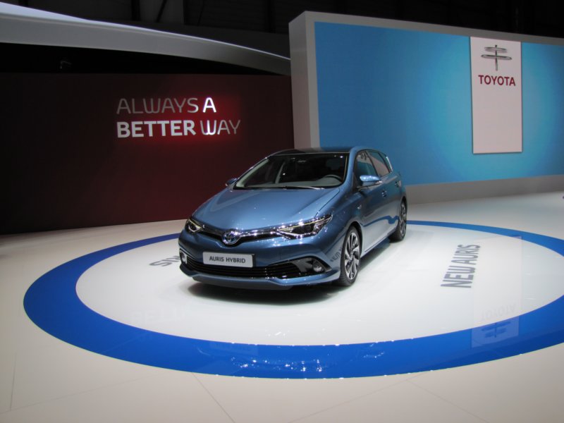 toyotaauris30.jpg