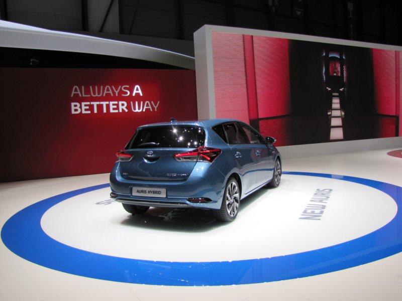 toyotaauris31.jpg