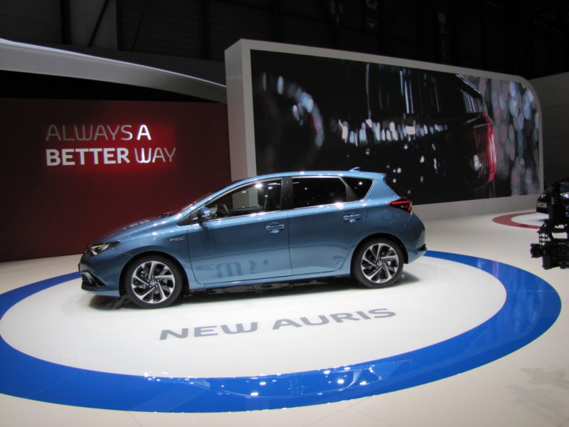 toyotaauris35.jpg