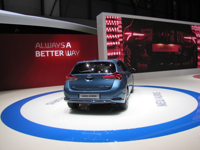 toyotaauris37.jpg