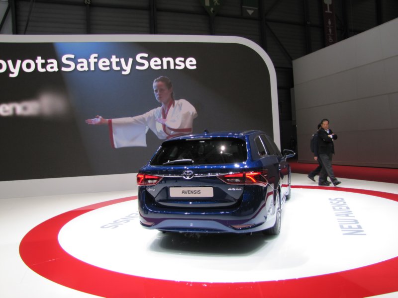 toyotaavensis2.jpg