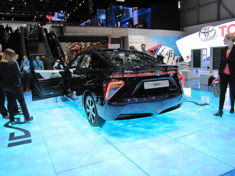 toyotamirai2.jpg