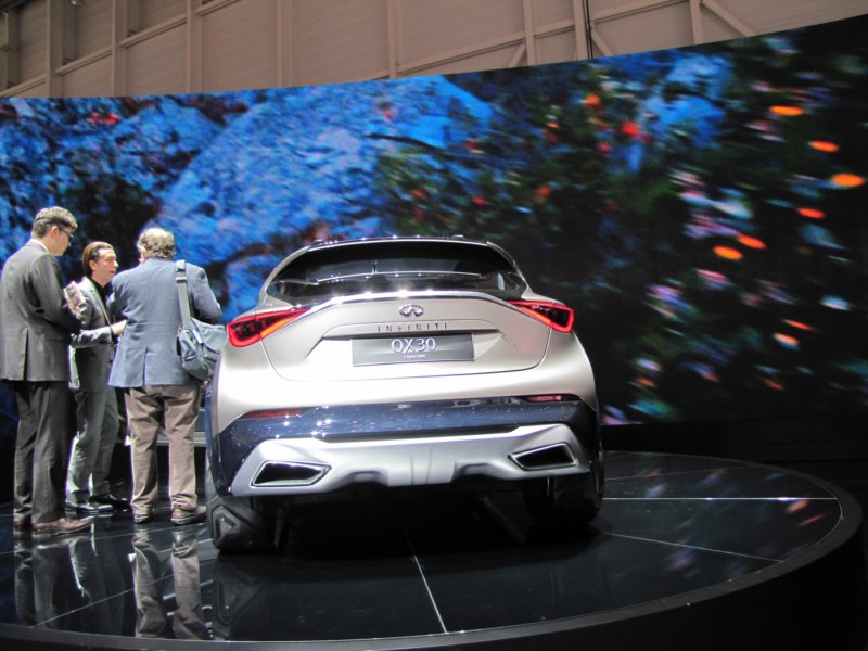 infinitiqx3012.jpg