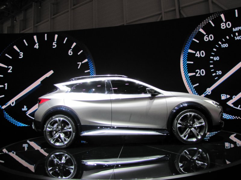 infinitiqx3033.jpg