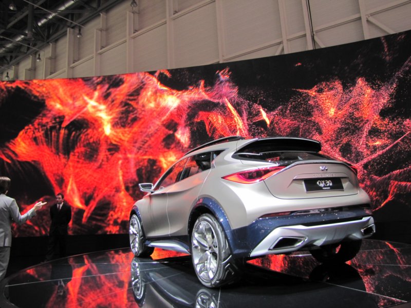 infinitiqx3046.jpg