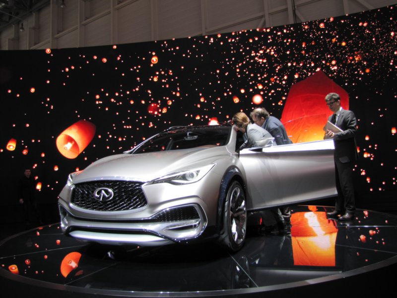 infinitiqx3058.jpg