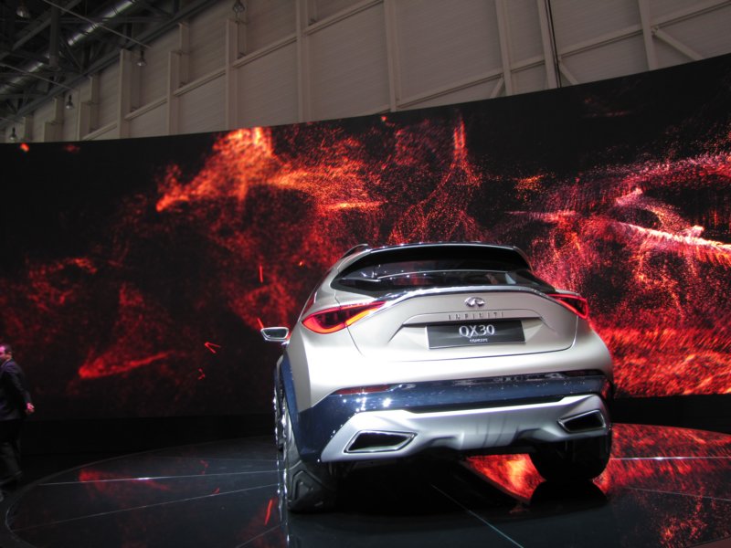 infinitiqx3064.jpg