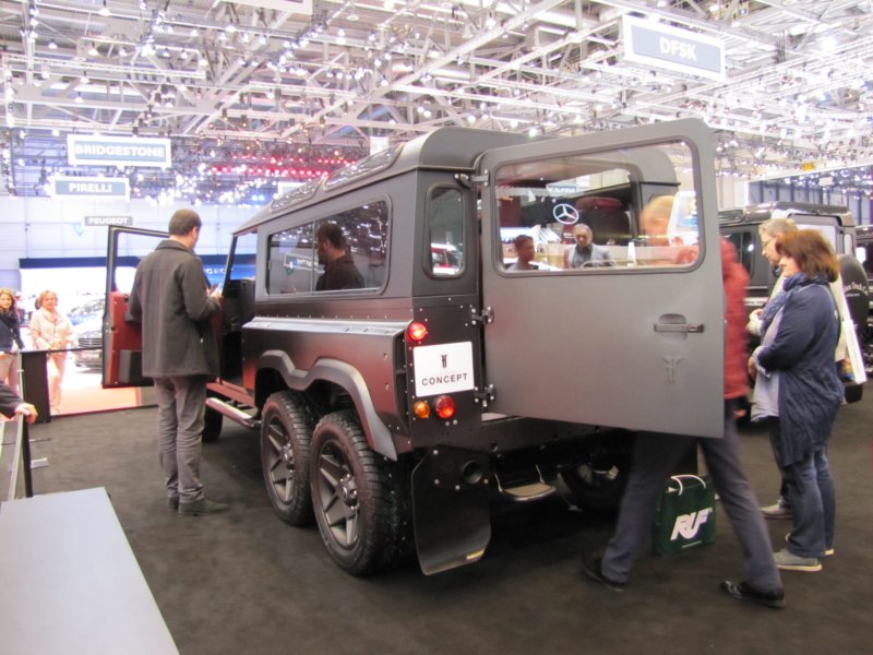 landroverdefenderkahnflyinghuntsman110wb6x6.jpg