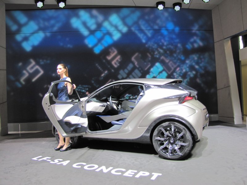 lexuslfsa32.jpg