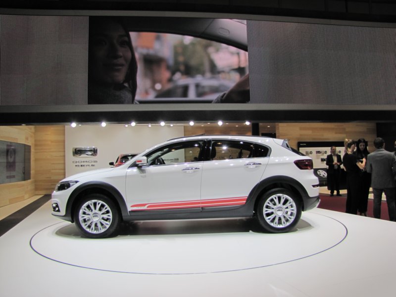 qoros3citysuv52.jpg