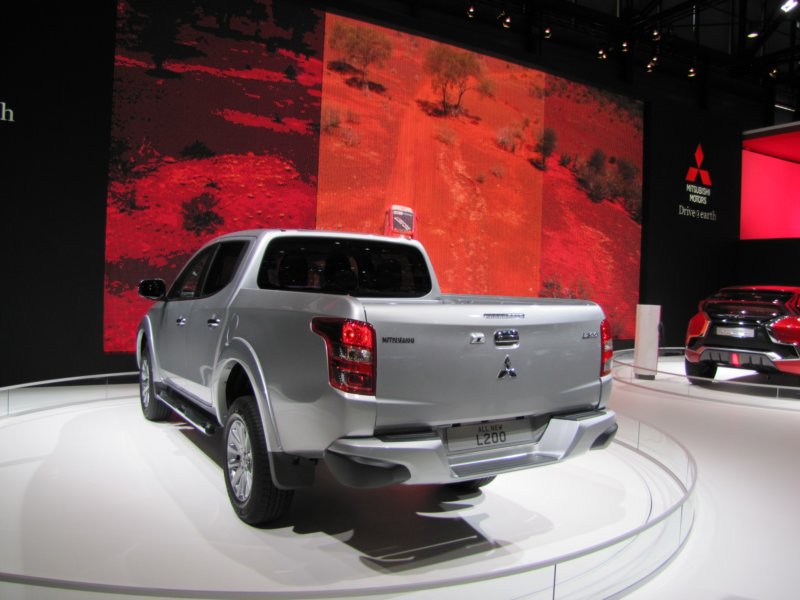 mitsubishil20011.jpg