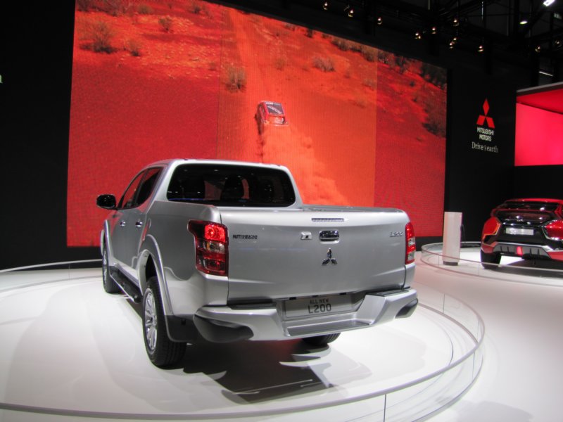 mitsubishil20012.jpg