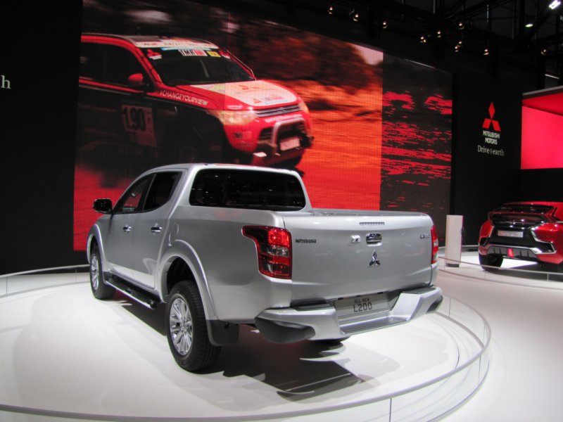 mitsubishil20015.jpg