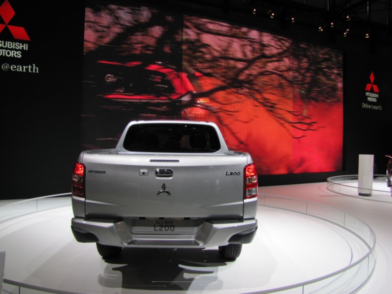 mitsubishil20017.jpg