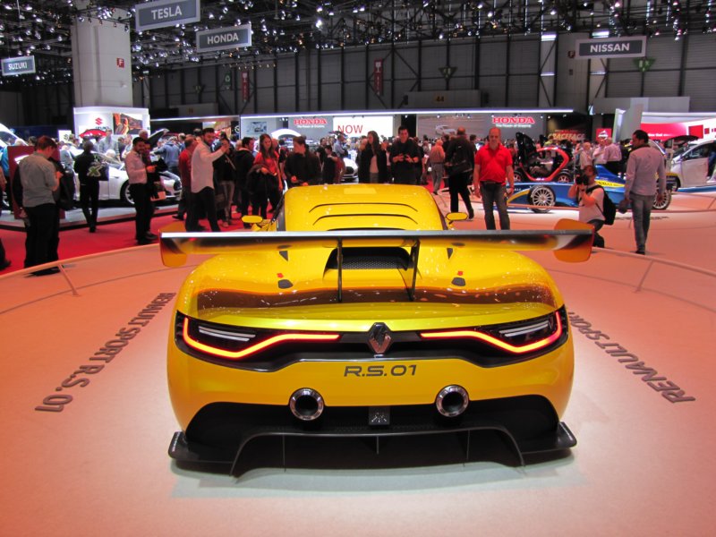 renaultsportrs016.jpg