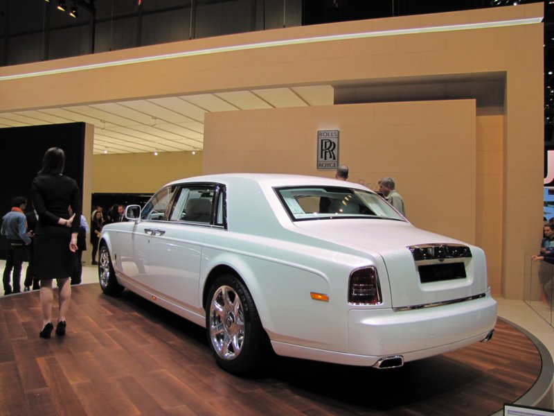 rollsroyceserenityphantomextendedwheelbase31.jpg
