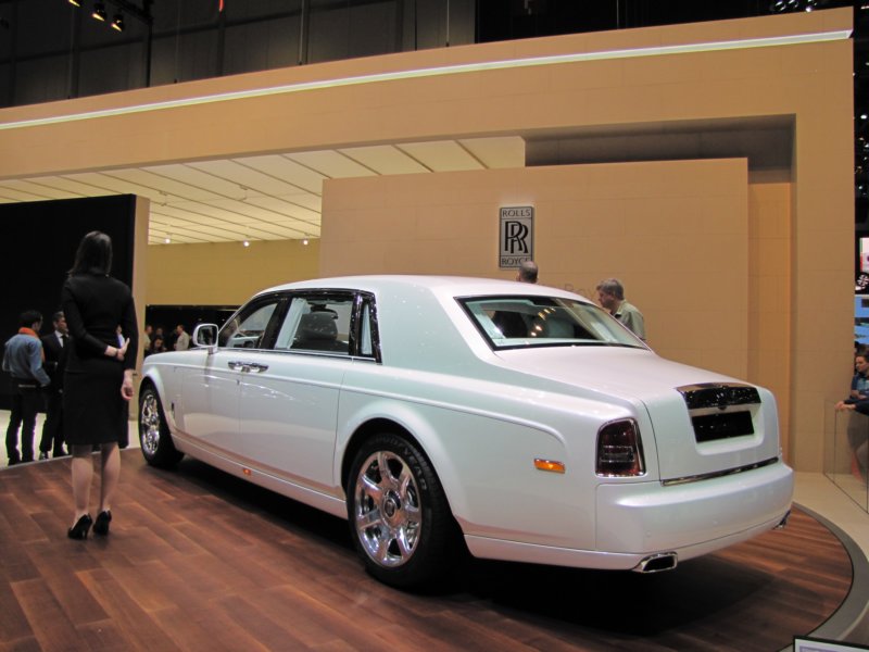 rollsroyceserenityphantomextendedwheelbase32.jpg