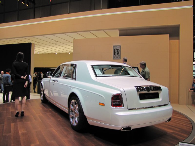 rollsroyceserenityphantomextendedwheelbase34.jpg