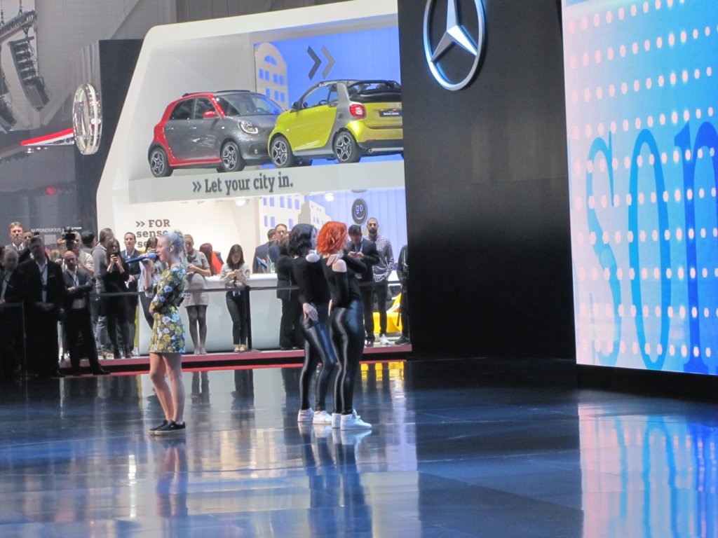 mercedesbenzzaralarssonsinginglushlife4.jpg