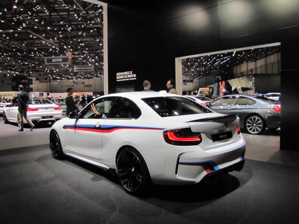 bmwm2coup4.jpg