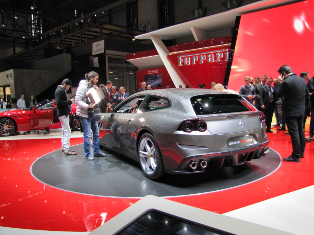 ferrarigtc4lusso10.jpg