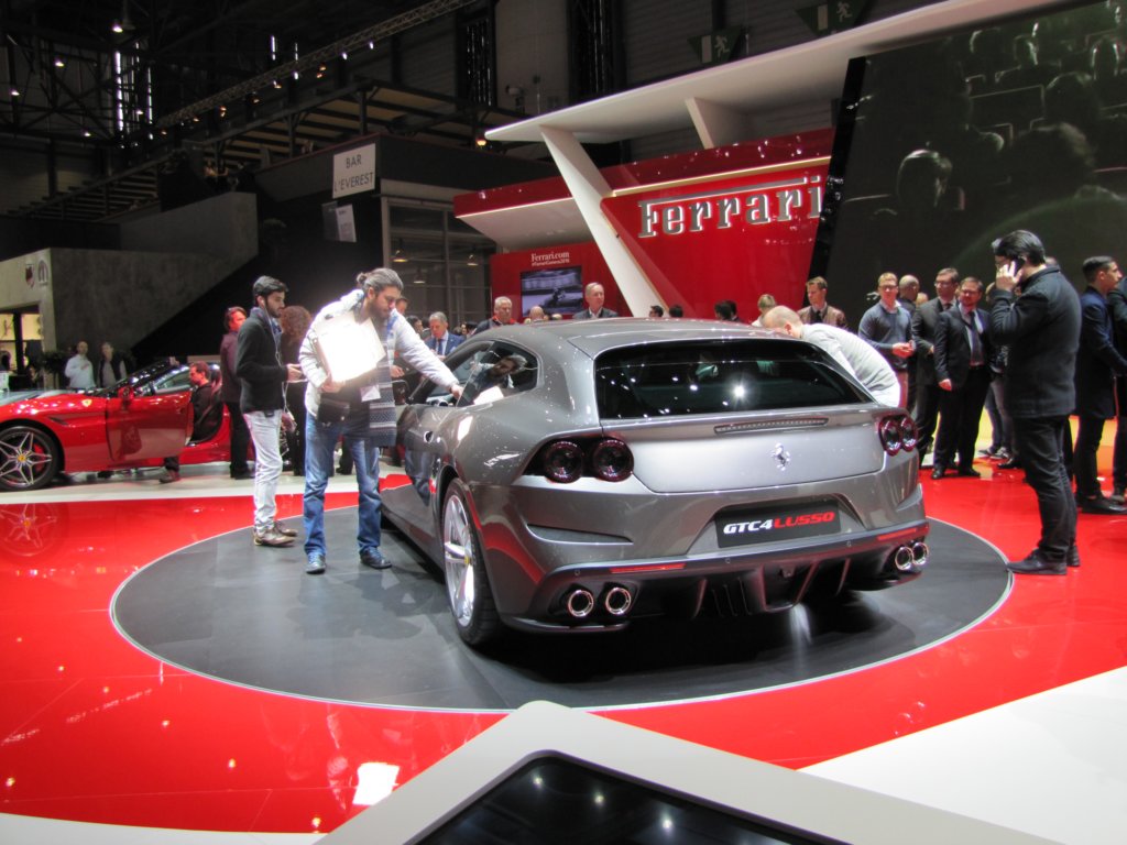 ferrarigtc4lusso19.jpg