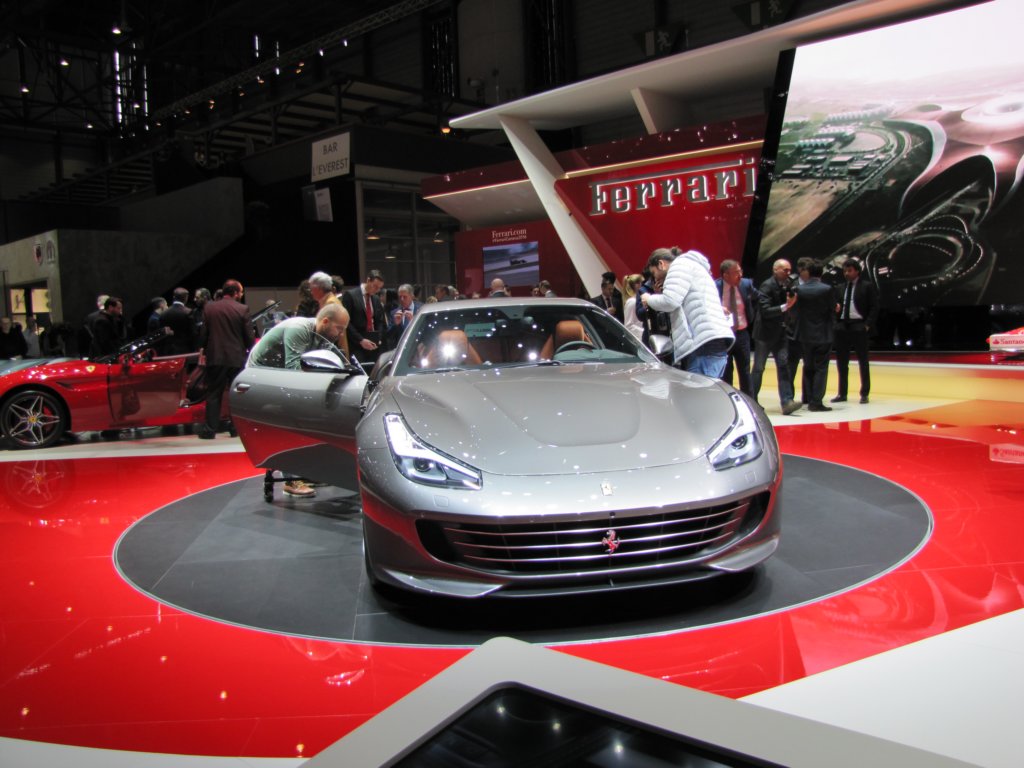 ferrarigtc4lusso8.jpg