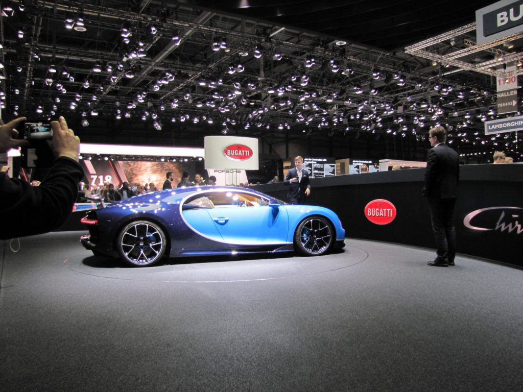 bugattichiron62.jpg