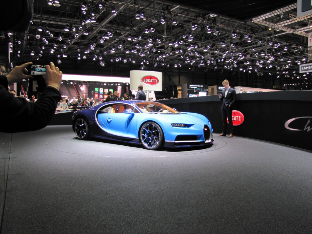bugattichiron71.jpg