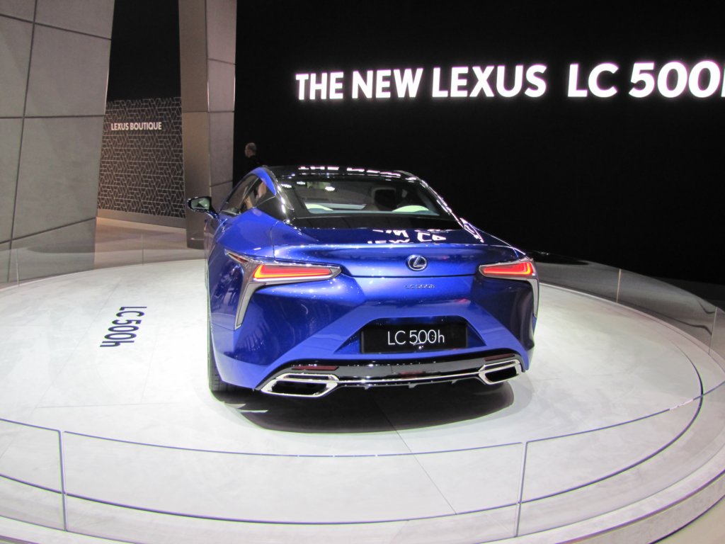 lexuslc500h6.jpg