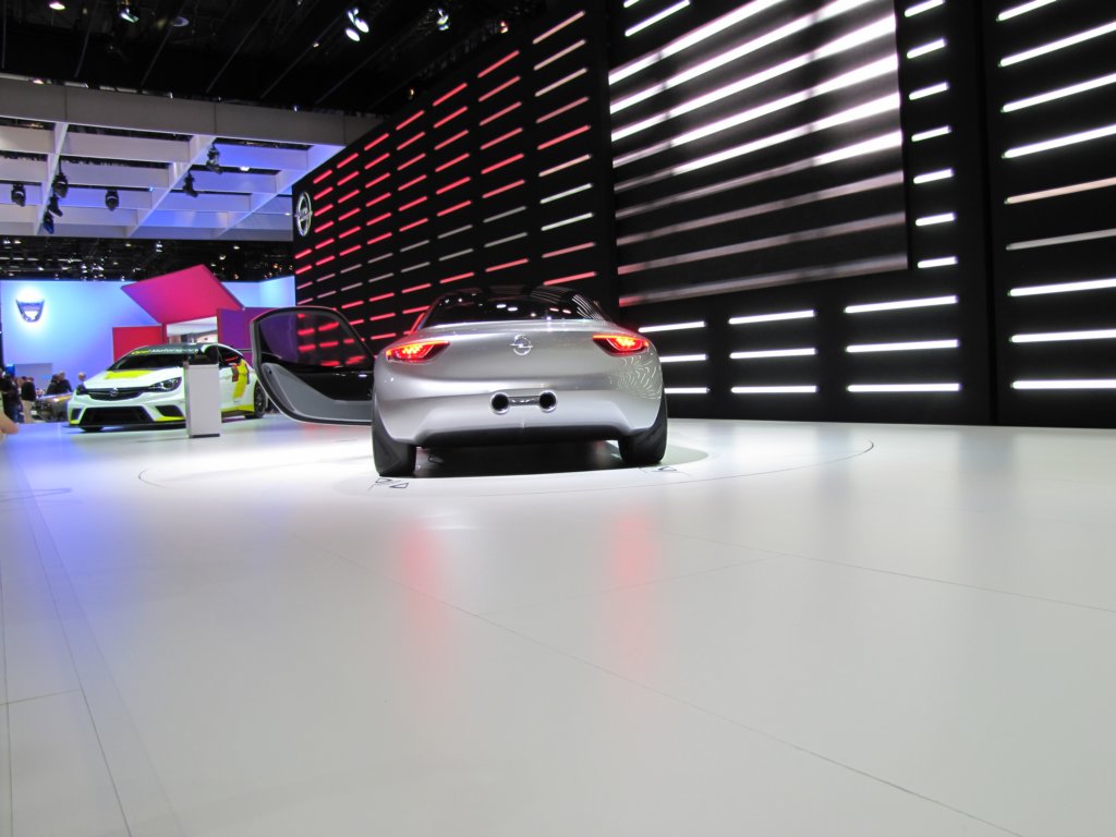 opelgtconcept45.jpg