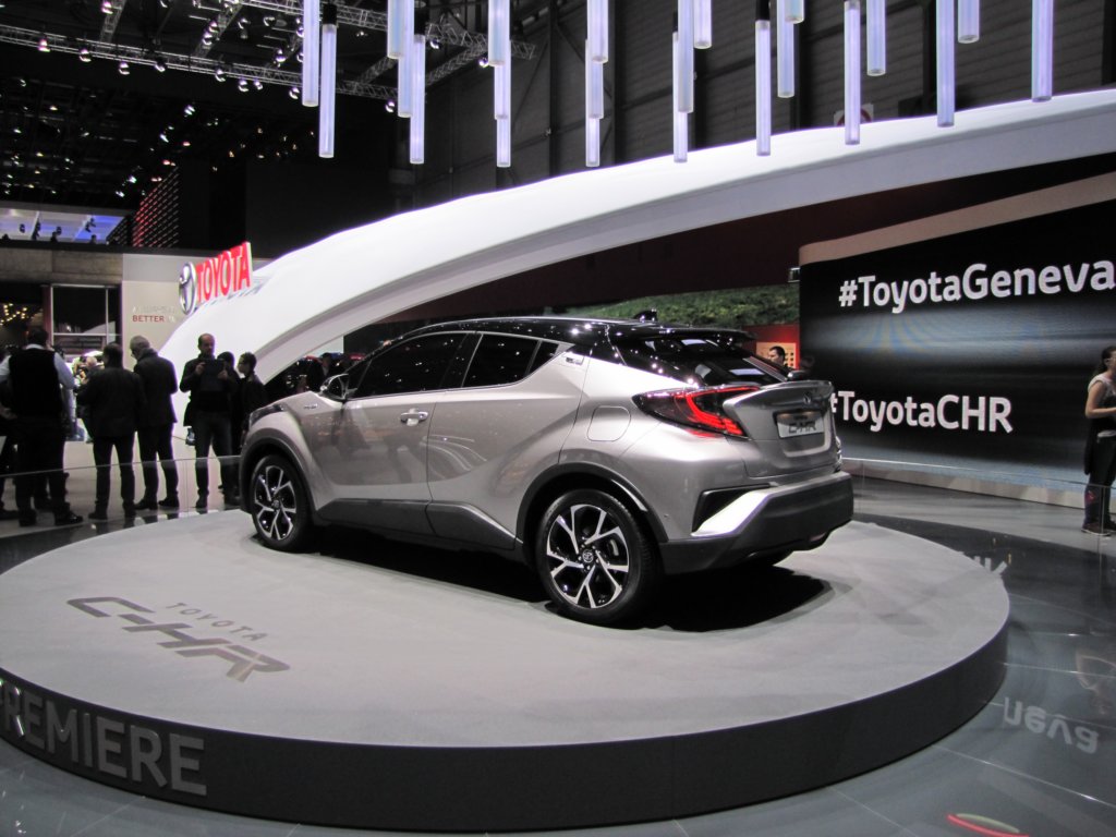 toyotachr14.jpg