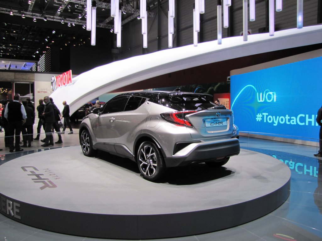 toyotachr15.jpg