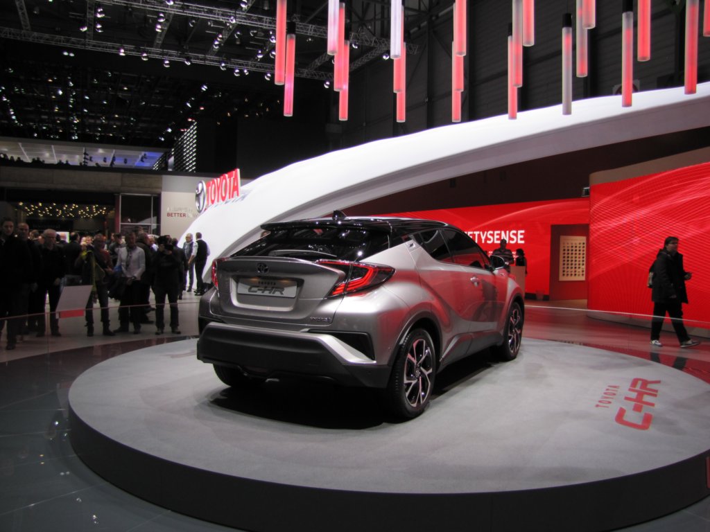 toyotachr18.jpg
