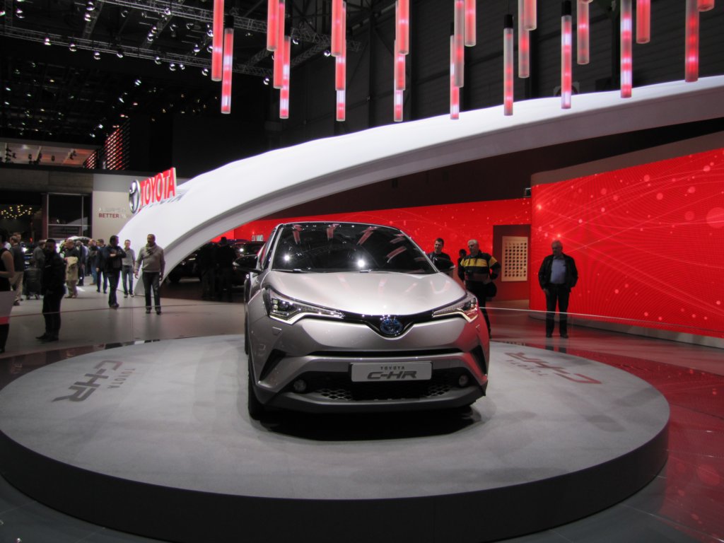 toyotachr43.jpg