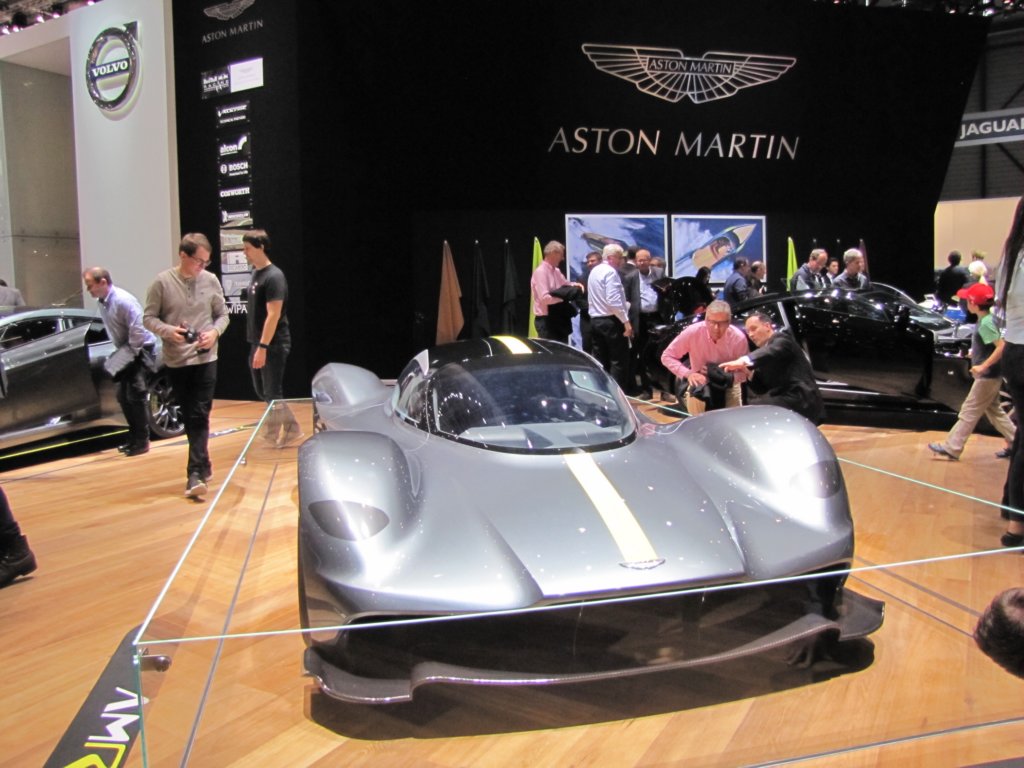 astonmartinvalkyrie2.jpg