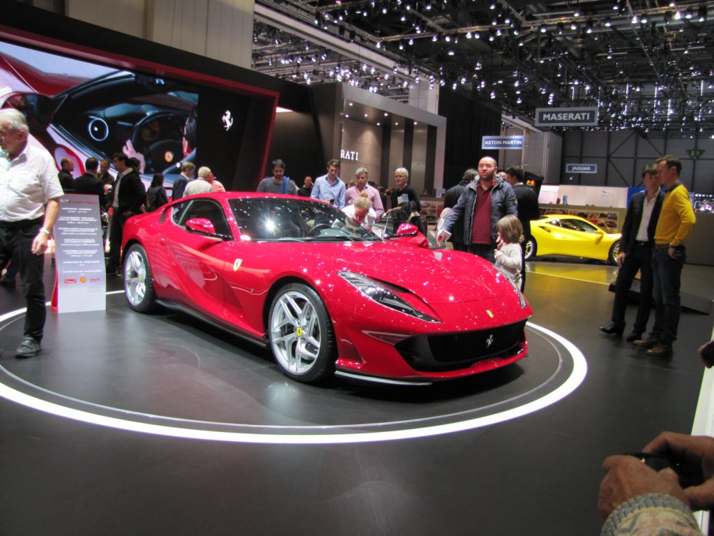 ferrari812superfast34.jpg