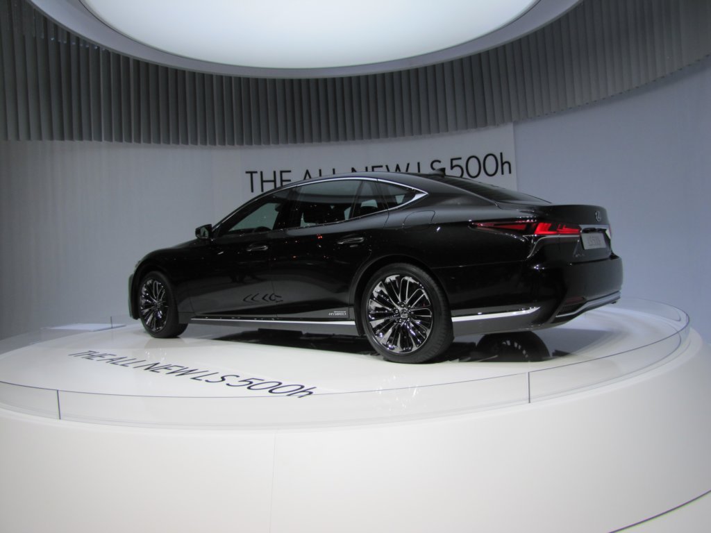 lexusls500h11.jpg