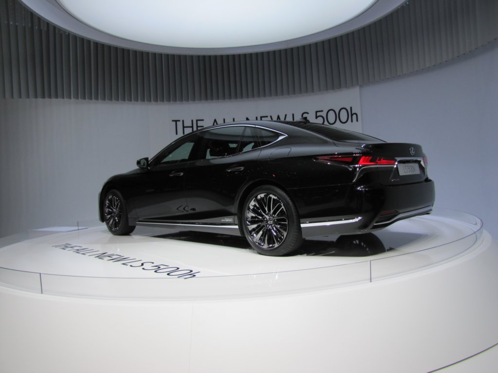 lexusls500h12.jpg