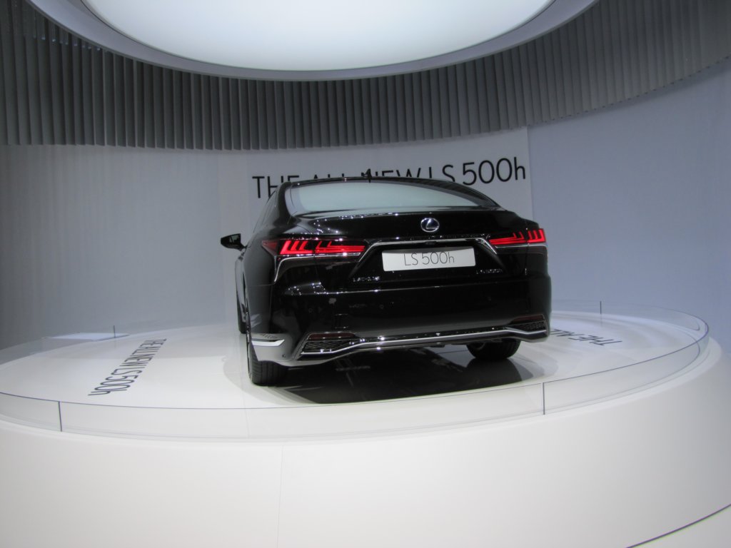 lexusls500h3.jpg