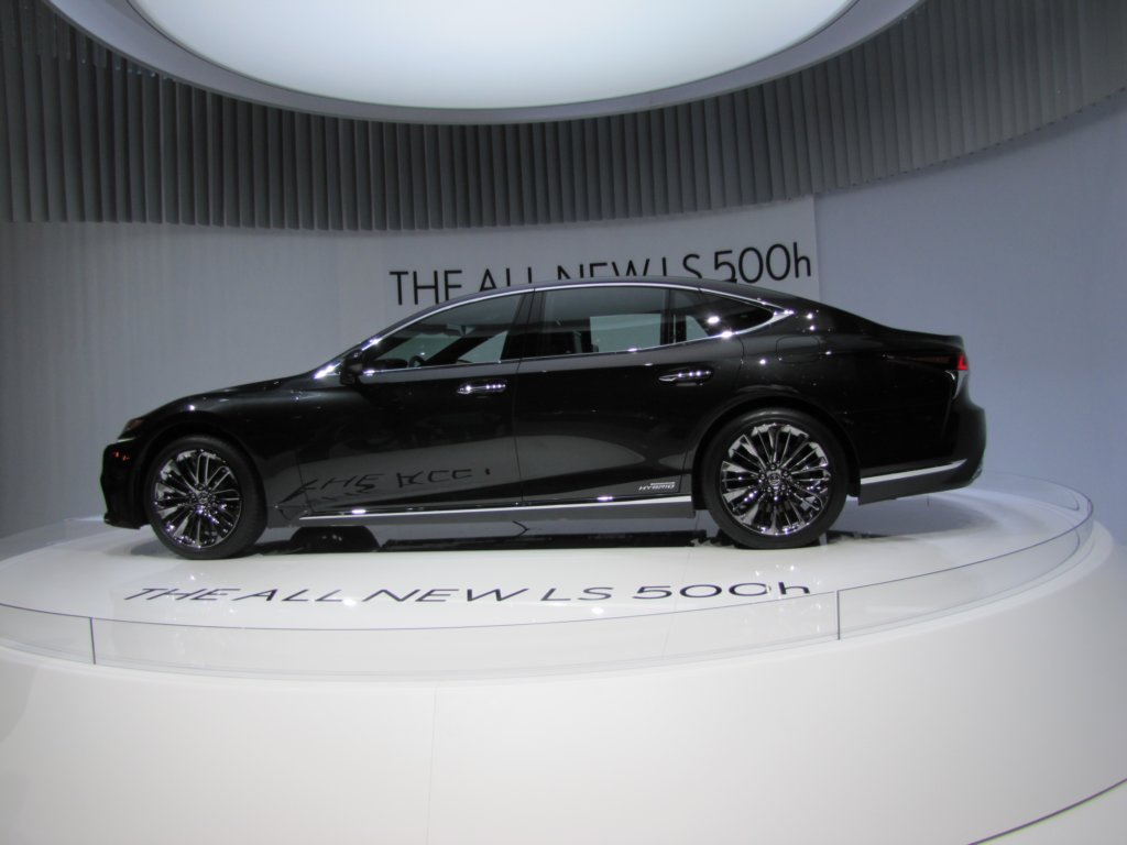 lexusls500h6.jpg