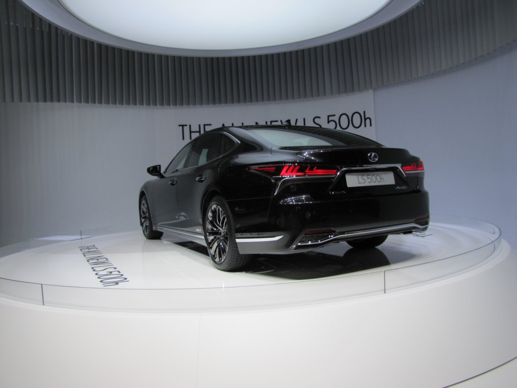 lexusls500h8.jpg