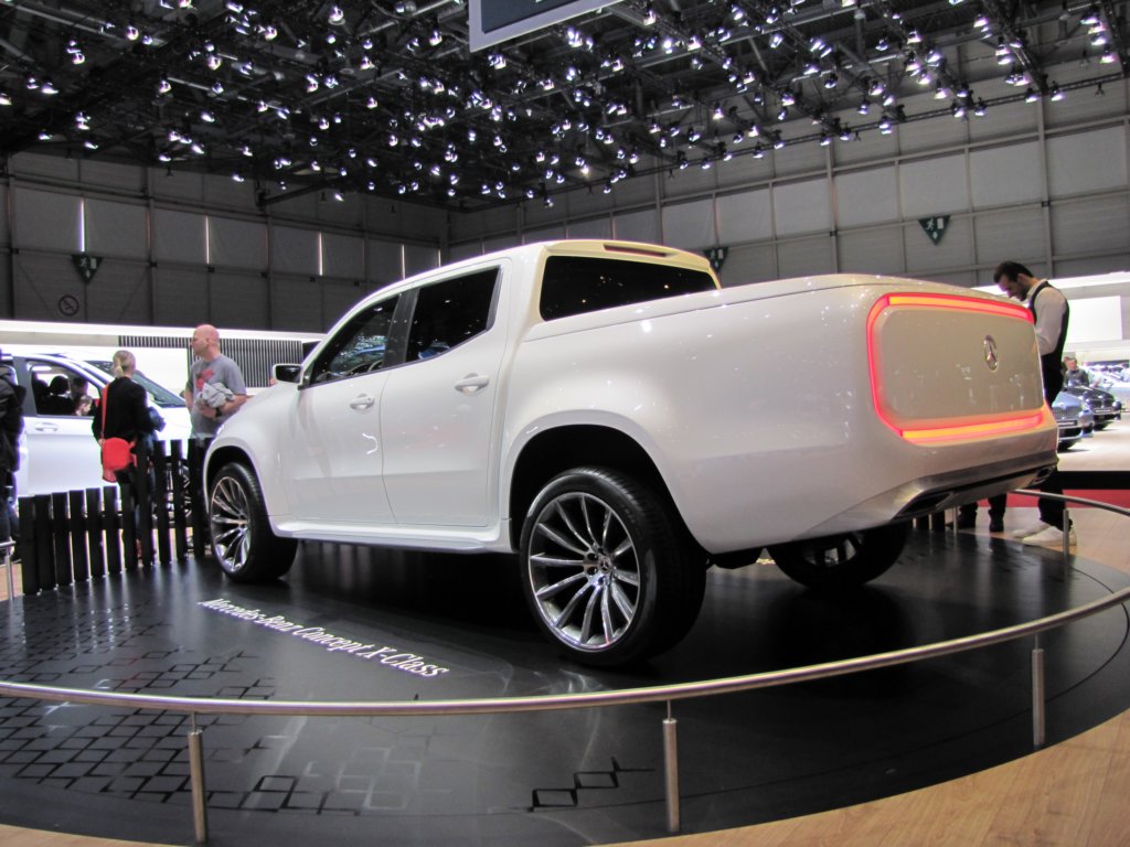 mercedesbenzxclass29.jpg