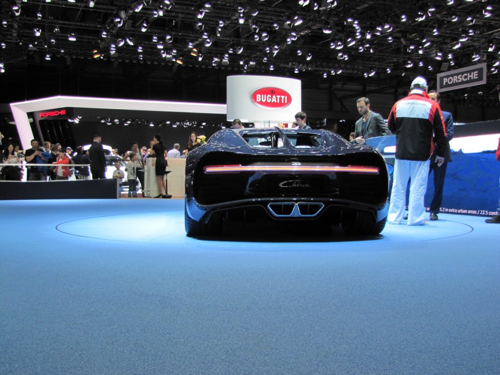 bugattichiron118.jpg