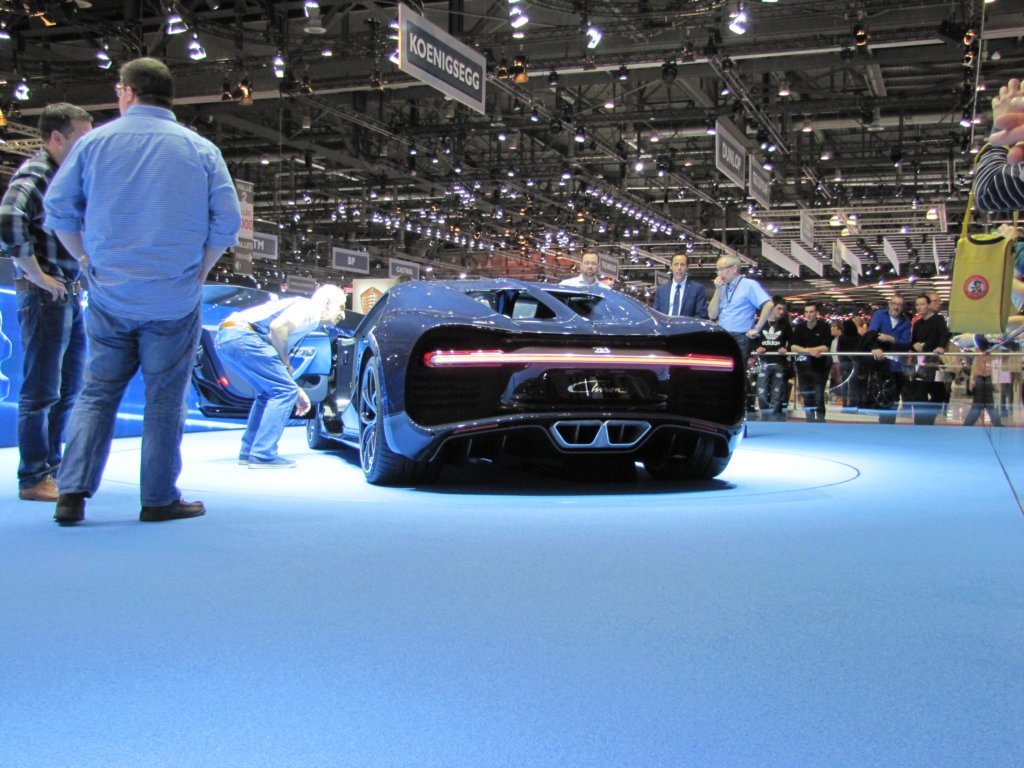 bugattichiron52.jpg