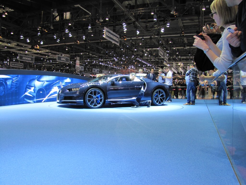 bugattichiron68.jpg