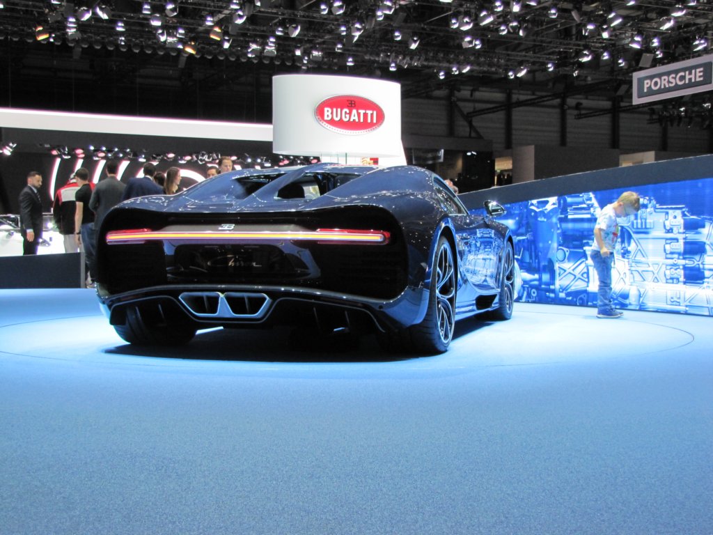 bugattichiron81.jpg