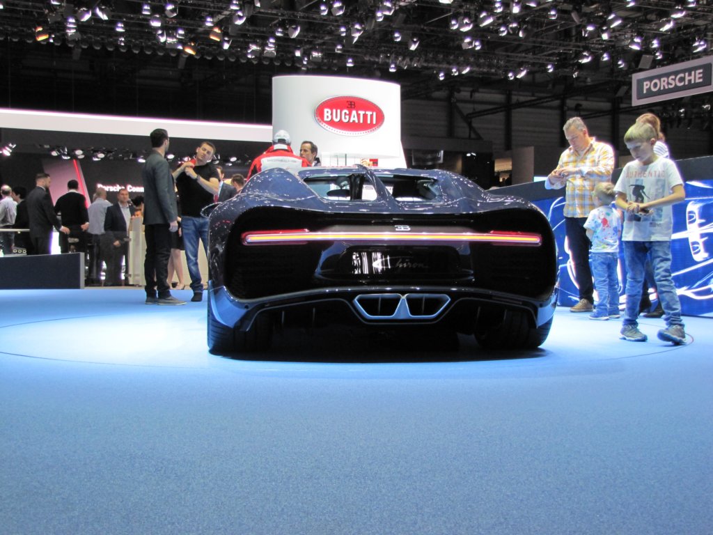 bugattichiron82.jpg